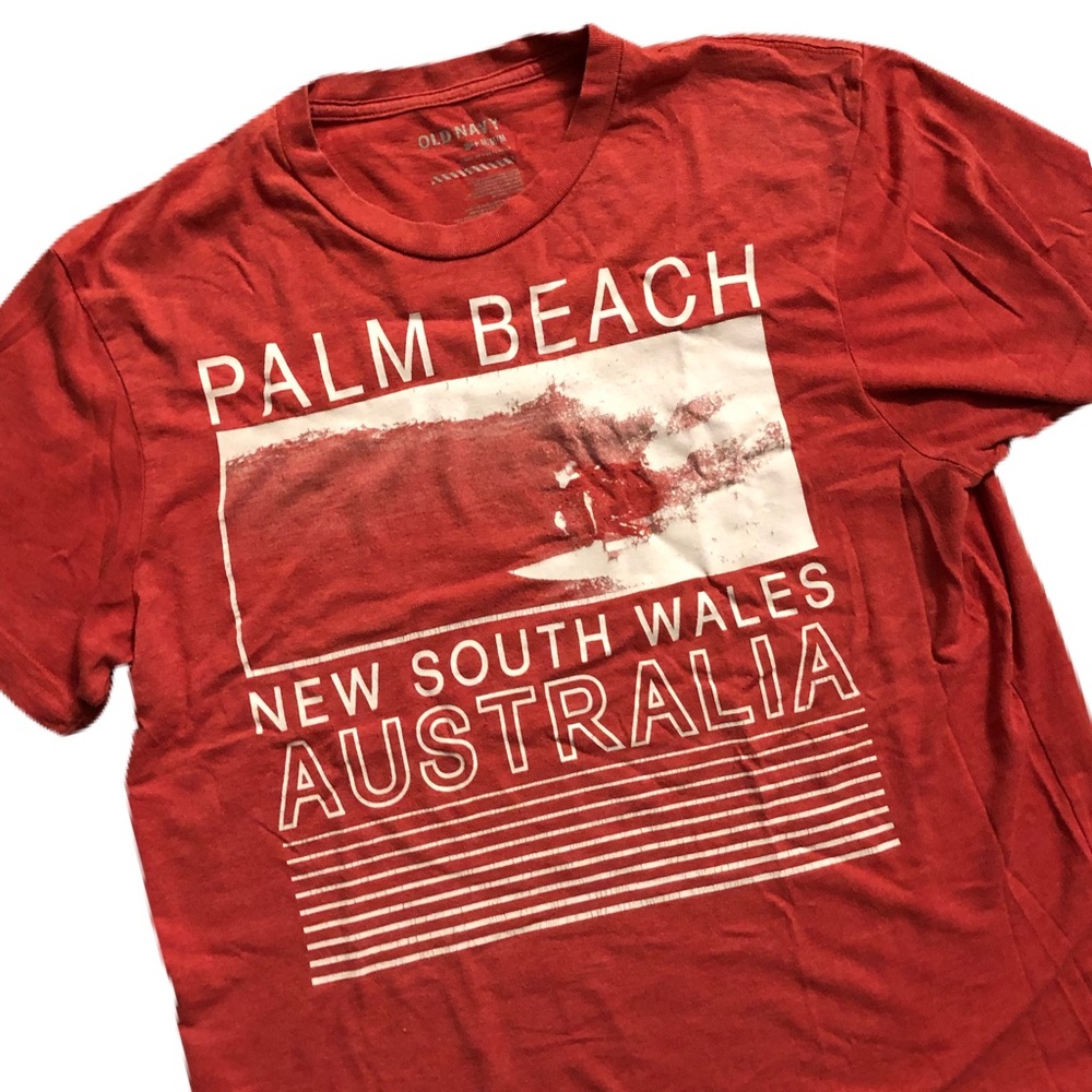 OLD NAVY men’s graphic tee for summer fashion